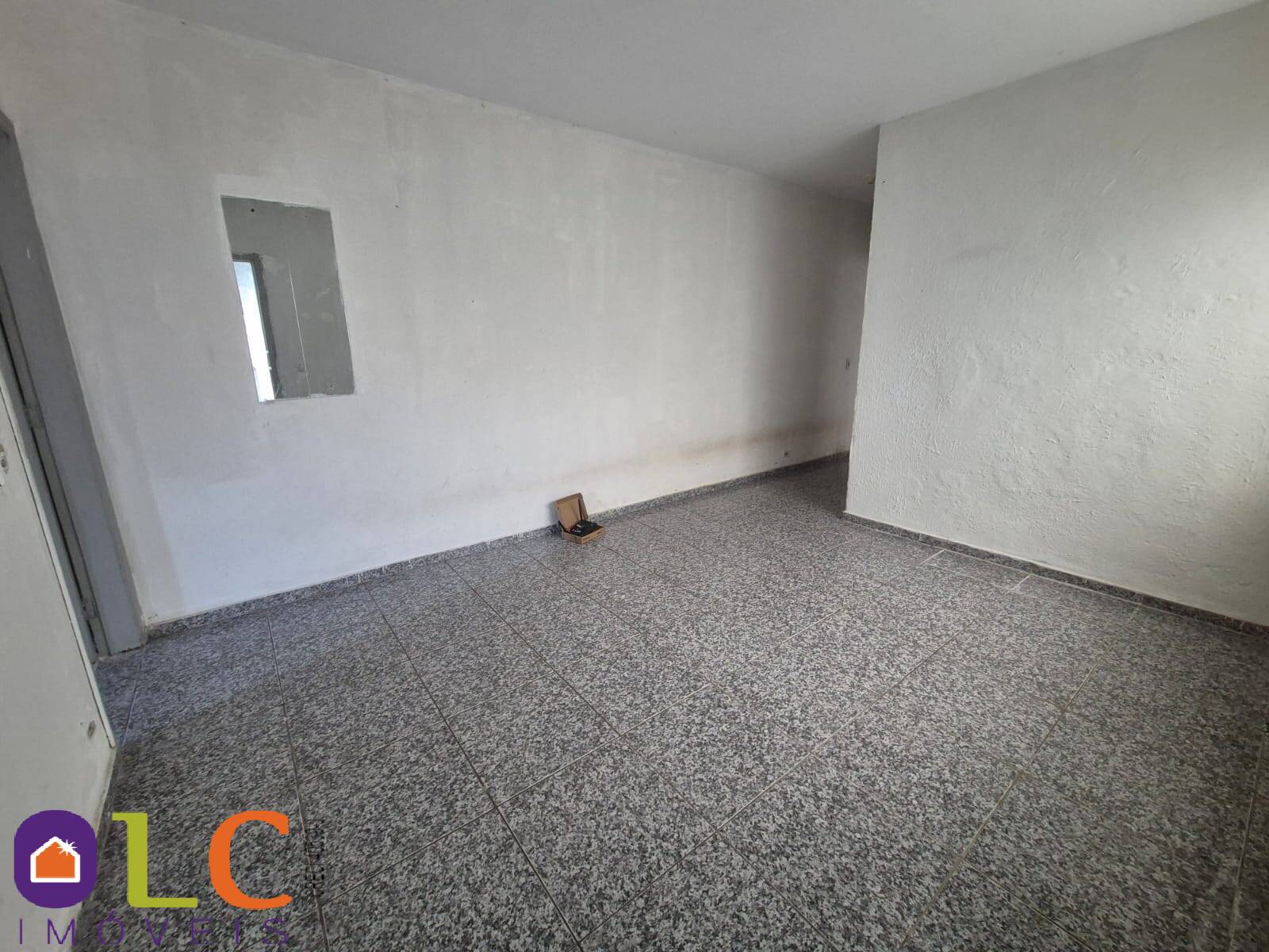 Casa para locação | 02 Dorm | 01 vaga de carro | Bem arejada