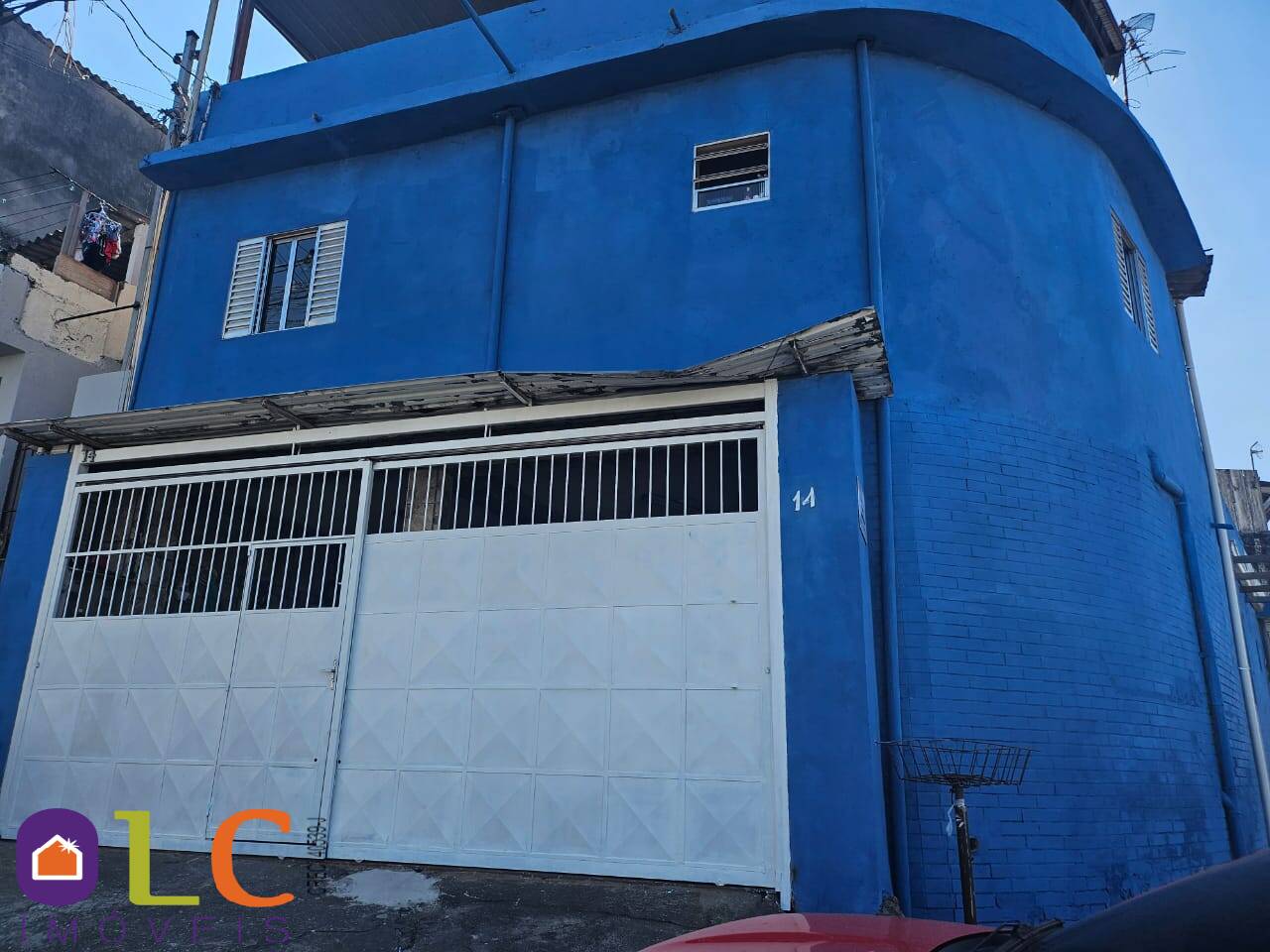 Casa Independente no Taboão, 3 dorm 2 Vagas de garagem com um terraço